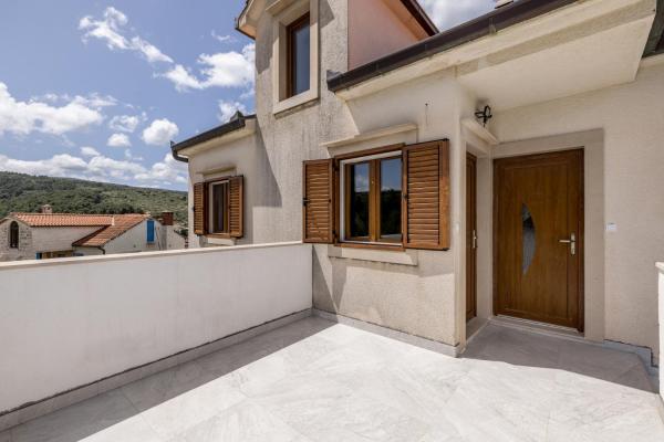 Na zdjęciu widoczny jest obiekt Apartments with parking spaces Splitska, Brac - 23168 położony w mieście Supetar.