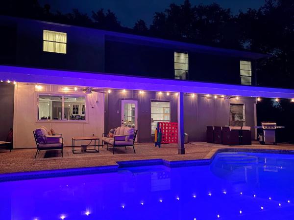Traveler's Delight: Grand Expedition Home (Sat) - San Antonio, TX