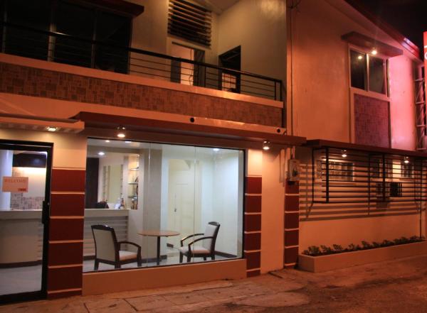 A la foto es mostra l'objecte Mambaling Tourist Inn situat a la ciutat de Basak.