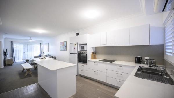 The photo shows the Apartment 27 - The Meridian located in the city of Wallabi Point.