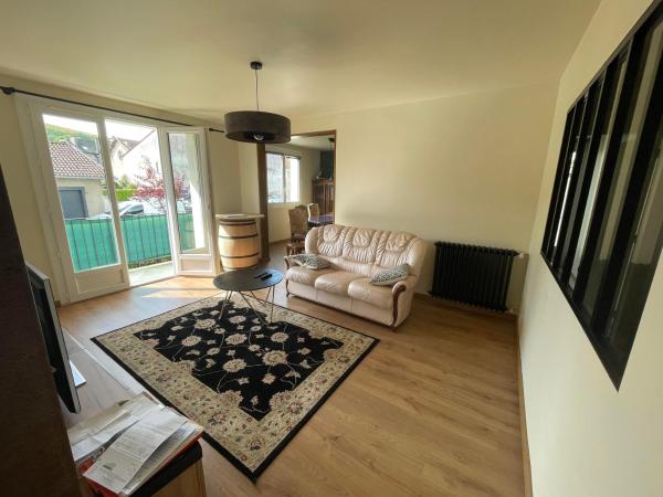 Na fotografii je vidět objekt Appartement T3 Equipé de 75 m2 en Centre Ville nacházející se ve městě Aurillac.