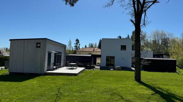 På bildet vises objektet Gästhus i Nacka som ligger i byen Fisksätra.