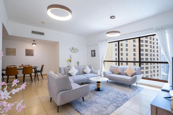RH- Walk to JBR beach & Tram, Comfortable 02BR, Dubái
