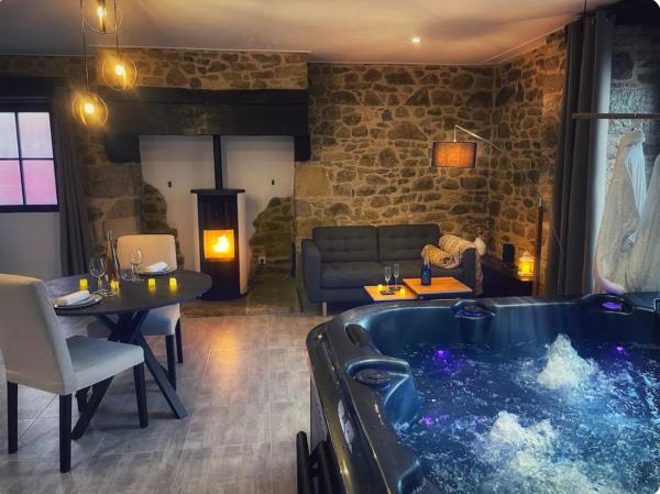 A la foto es mostra l'objecte Le Domaine des Songes situat a la ciutat de Guitté.