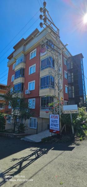 A la foto es mostra l'objecte Aydın apart situat a la ciutat de Bostancı.