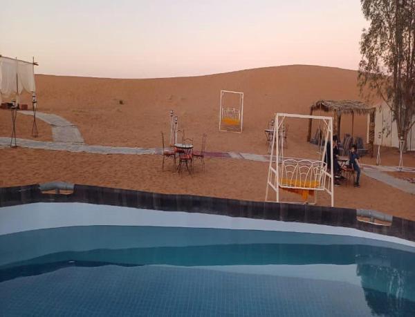 På billedet ses objektet Merzouga Paradise Luxury Camp beliggende i byen Mfis.