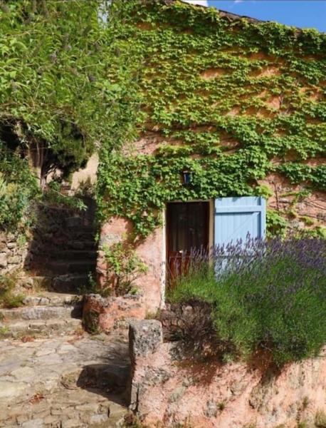 A la foto es mostra l'objecte La petite maison dans les nuages situat a la ciutat de Tourtour.