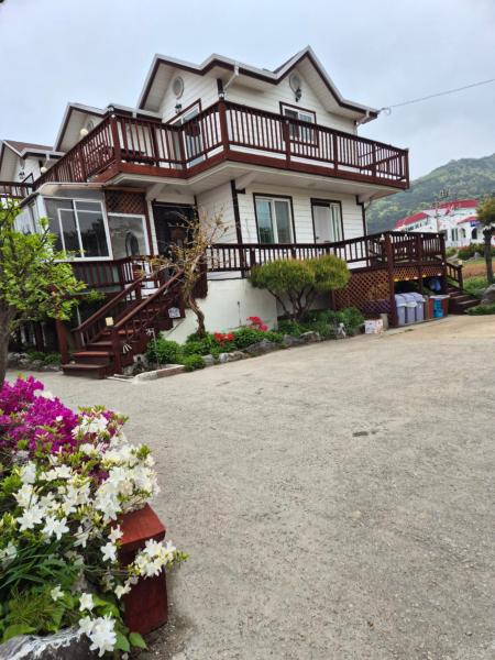 A la foto es mostra l'objecte Ganghwa Sweet House Pension situat a la ciutat de Incheon.