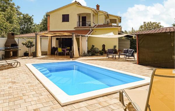Na foto é possível ver o objeto 2 Bedroom Awesome Home In Zeliski localizado na cidade de Želiski.