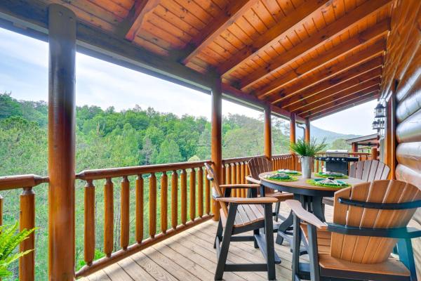 A la foto es mostra l'objecte Shady Pines Mountain Retreat with Hot Tub! situat a la ciutat de Sevierville.