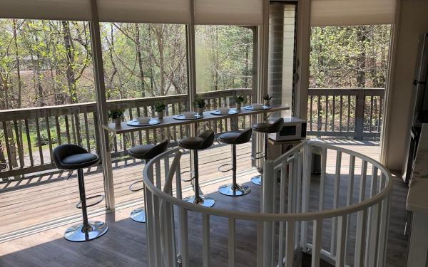 Bilde 8: Chalet 40 - Sip Coffee on the Wraparound Deck with Treetop Views