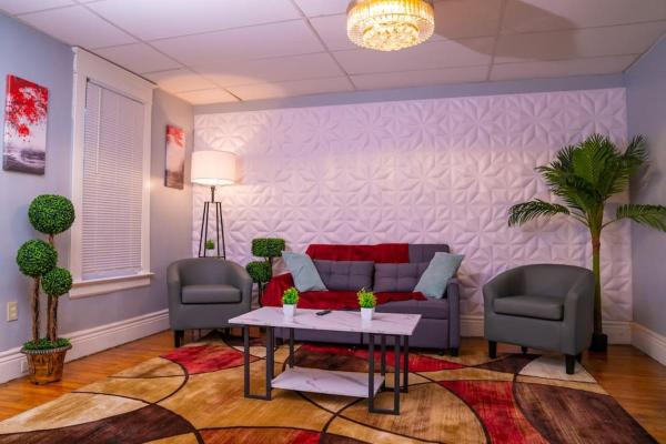 The photo shows the Cozy Central First Fl Apt~North Buffalo near Falls located in the city of Buffalo.