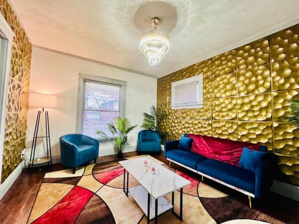 照片显示了位于Niagara Falls市的Cozy4BrHouse KING Beds 5 MinsFalls Free Parking物件。