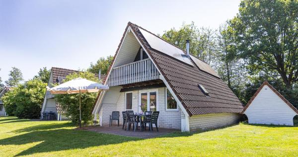 A la foto es mostra l'objecte De Waterlelie gezellig en sfeervol aan het water situat a la ciutat de Radewijk.