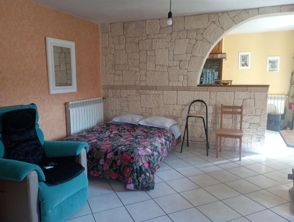 A la foto es mostra l'objecte le studio du vieux village situat a la ciutat de Barcillonnette.
