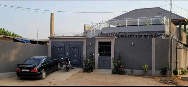 Na zdjęciu widoczny jest obiekt Fousseni résidence mini piscine położony w mieście Djava.