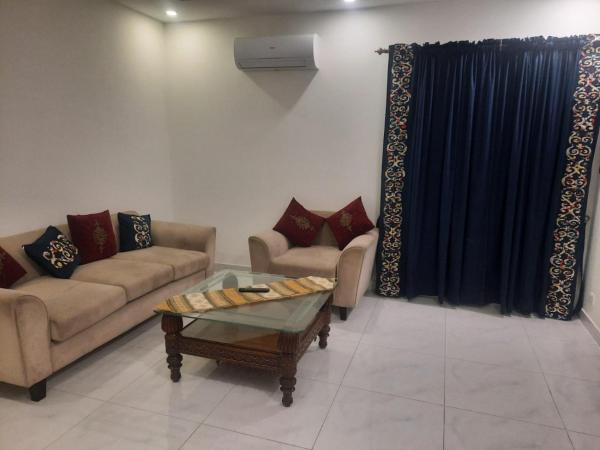 2 Bed Luxury Apartment; Your Modern Oasis, Lahore