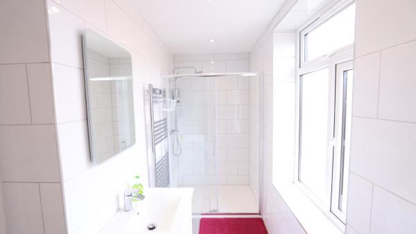 Flat 1 - 24 Cliff Roadの写真5