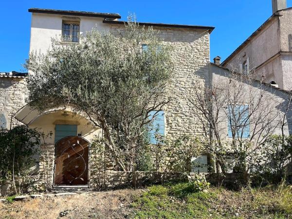 Na zdjęciu widoczny jest obiekt Charmant appartement St Florent T4 położony w mieście Saint-Florent.