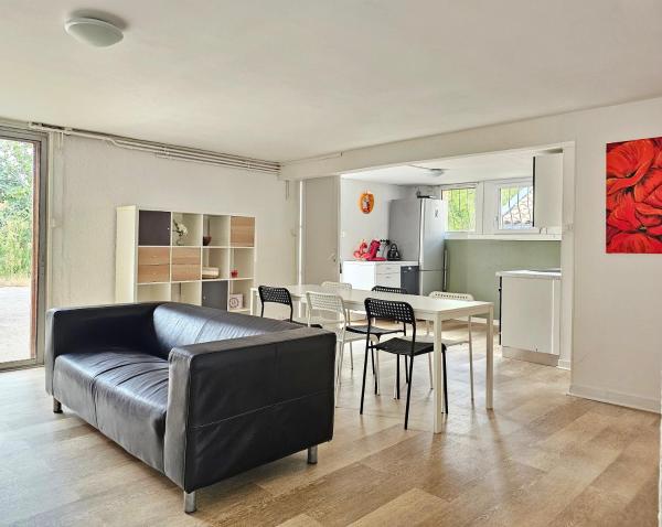 Kuvassa näkyy kohde Appartement lumineux et calme en rez-de-jardin, joka sijaitsee kaupungissa Pechbusque.