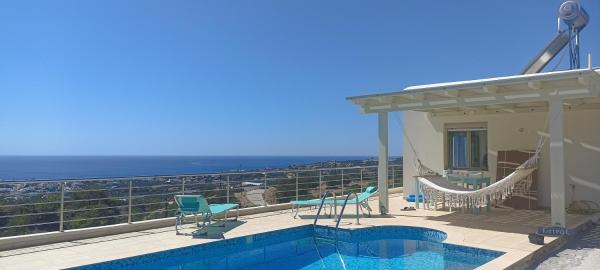 Nella foto è visibile l'oggetto O Kairos , piscine, vue panoramique sur la mer, tranquillité situato nella città di Lápithos.