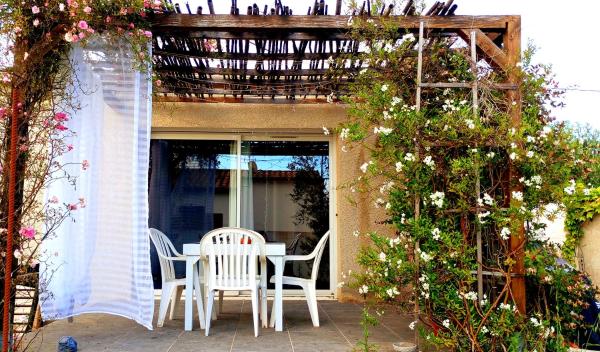Na fotografii je vidět objekt Maison de village - triangle NIMES - UZES - ALES nacházející se ve městě Brignon.