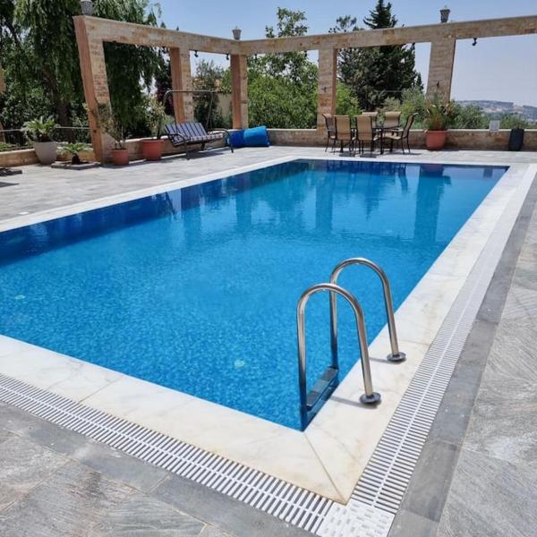 Spacious 8-BR Farmhouse with Pool in Amman, Jordan, Amman