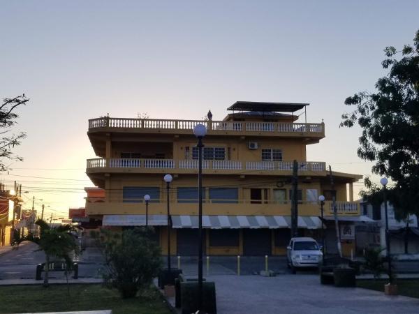 照片显示了位于Orange Walk市的Mayan Mystique Apartments物件。