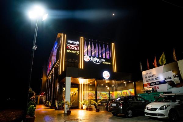 Na fotografii je vidět objekt Hotel Happy Stay Kolhapur 2 km from kolhapur airport nacházející se ve městě Kolhápur.