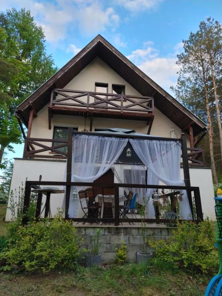 Kuvassa näkyy kohde Domek w Borach Tucholskich - Wycinki, joka sijaitsee kaupungissa Udzierz.