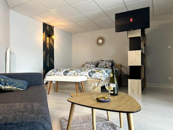 A la foto es mostra l'objecte Le Refuge des 3M situat a la ciutat de Vecoux.