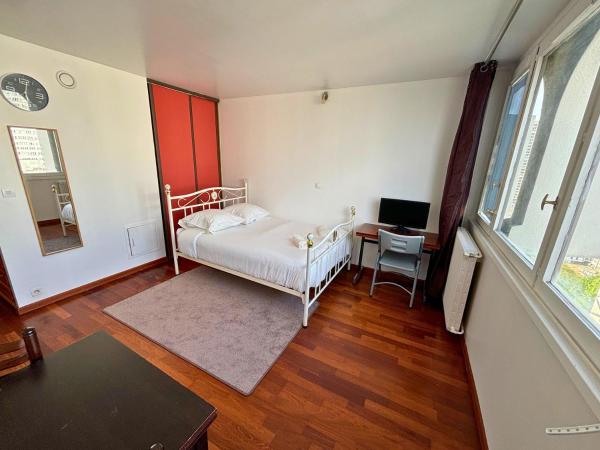 Kuva 3: Studio with Panoramic View: Live in Peace!