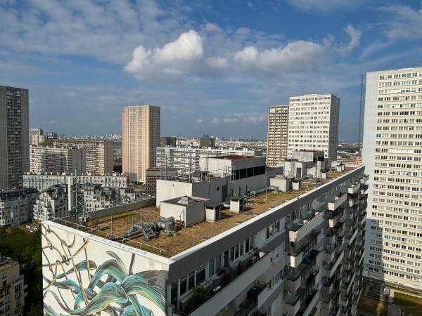 Kuva 5: Studio with Panoramic View: Live in Peace!