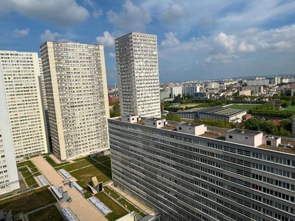 Kuva 6: Studio with Panoramic View: Live in Peace!
