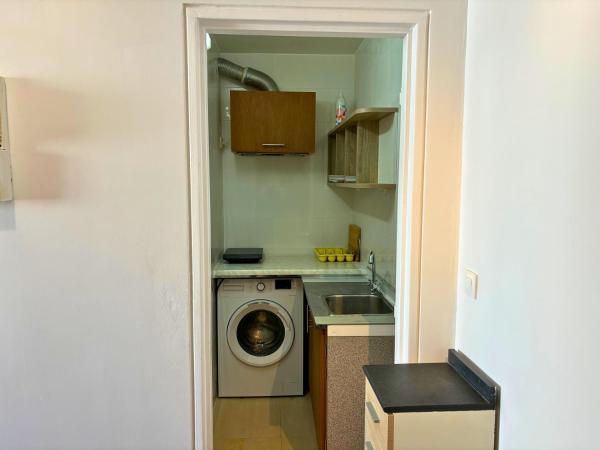 Kuva 7: Studio with Panoramic View: Live in Peace!