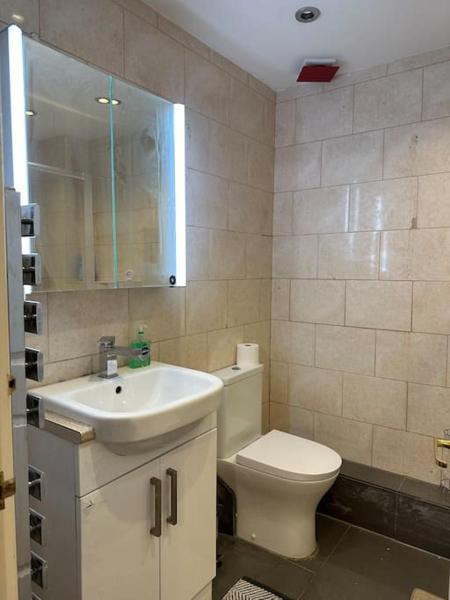 På billedet ses objektet Flat Close To Leagrave Station Luton Airport beliggende i byen Luton.