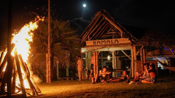 A la foto es mostra l'objecte Kamala Surf & Backpacker Hostel situat a la ciutat de Montañita.