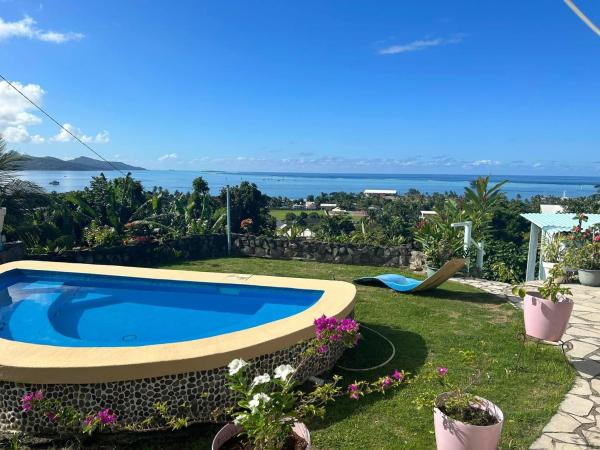 A la foto es mostra l'objecte Raiatea Bellevue situat a la ciutat de Uturoa.