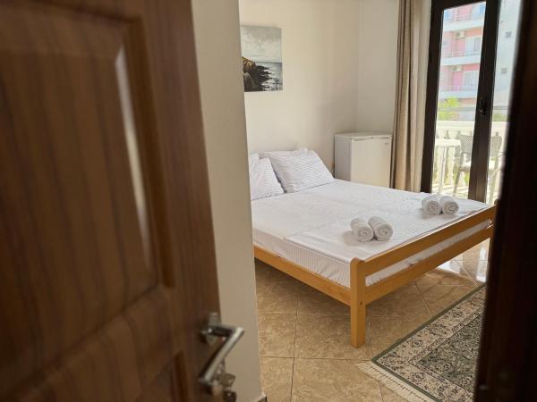 På billedet ses objektet Apartmani Sara beliggende i byen Ulcinj.