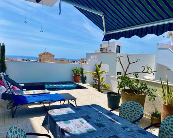Na fotografii je vidět objekt villa indigo nacházející se ve městě Nerja.