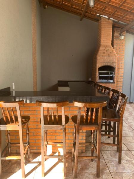 The photo shows the Um lar, muita diversão. located in the city of Uberaba.