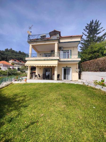 A la foto es mostra l'objecte Villa Tsiggos situat a la ciutat de Kanallaki.
