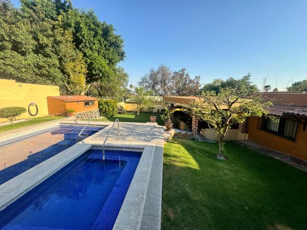 A la foto es mostra l'objecte Casa la Loba situat a la ciutat de Ixtlahuacán de los Membrillos.