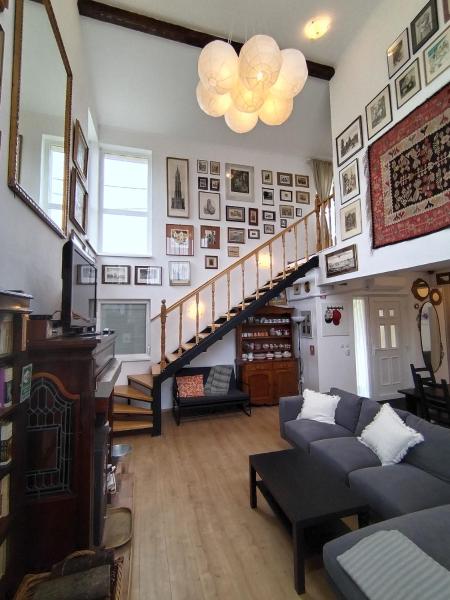 Na fotografii je vidět objekt Retreat House Herneacova nacházející se ve městě Recaş.