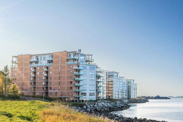 Na foto é possível ver o objeto Panoramisk leilighet nær flyplass 2 localizado na cidade de Lekanger.