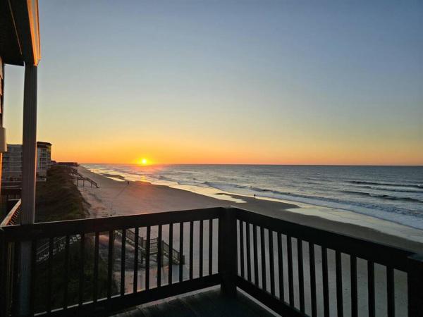 Oceanfront Pool Balcony At Ospreys Nest In North Topsail Beach - North Topsail Beach
