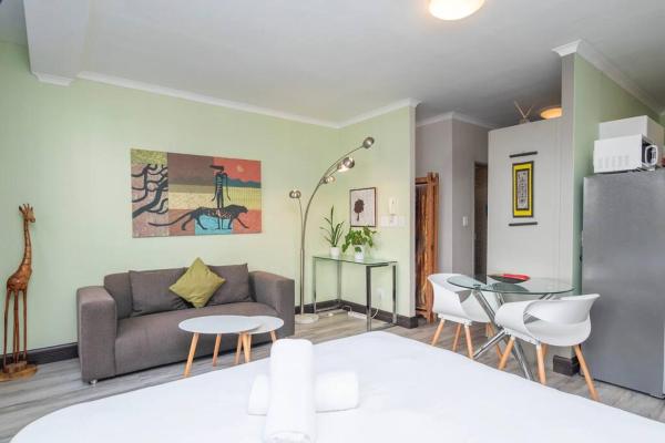 Kuva 1: Stylish Studio in the Square