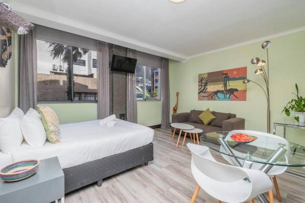 Kuva 4: Stylish Studio in the Square