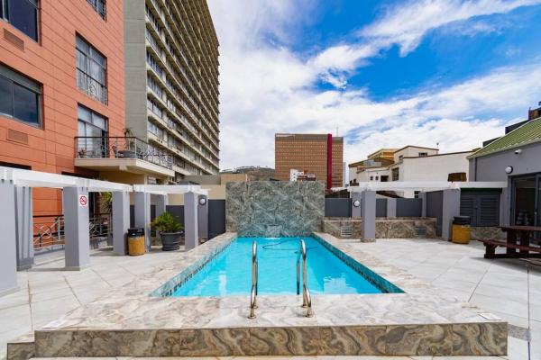 Kuva 8: Stylish Studio in the Square