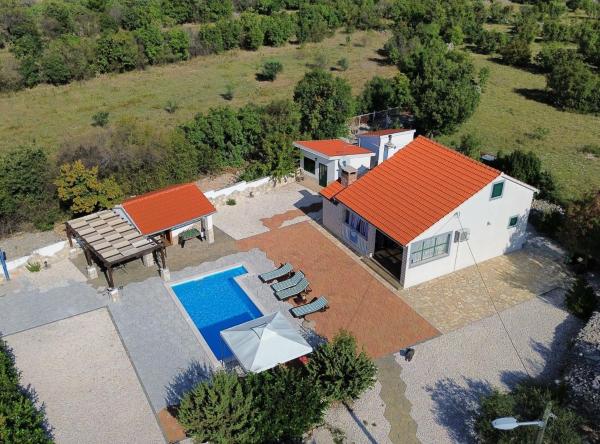 Auf dem Foto ist das Objekt Holiday Home Mystic Woods in der Stadt Širitovci zu sehen.